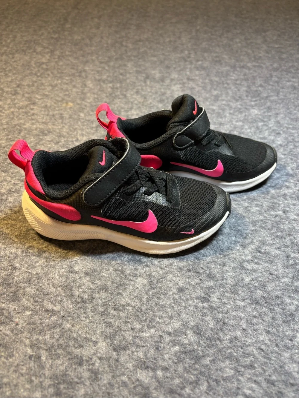Nike Kids Black and Hot Pink Lightweight Sneakers 9C